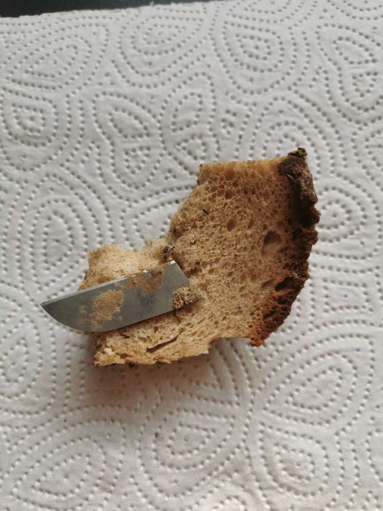 Giftköder-Brot mit Messerklinge-Profilbild