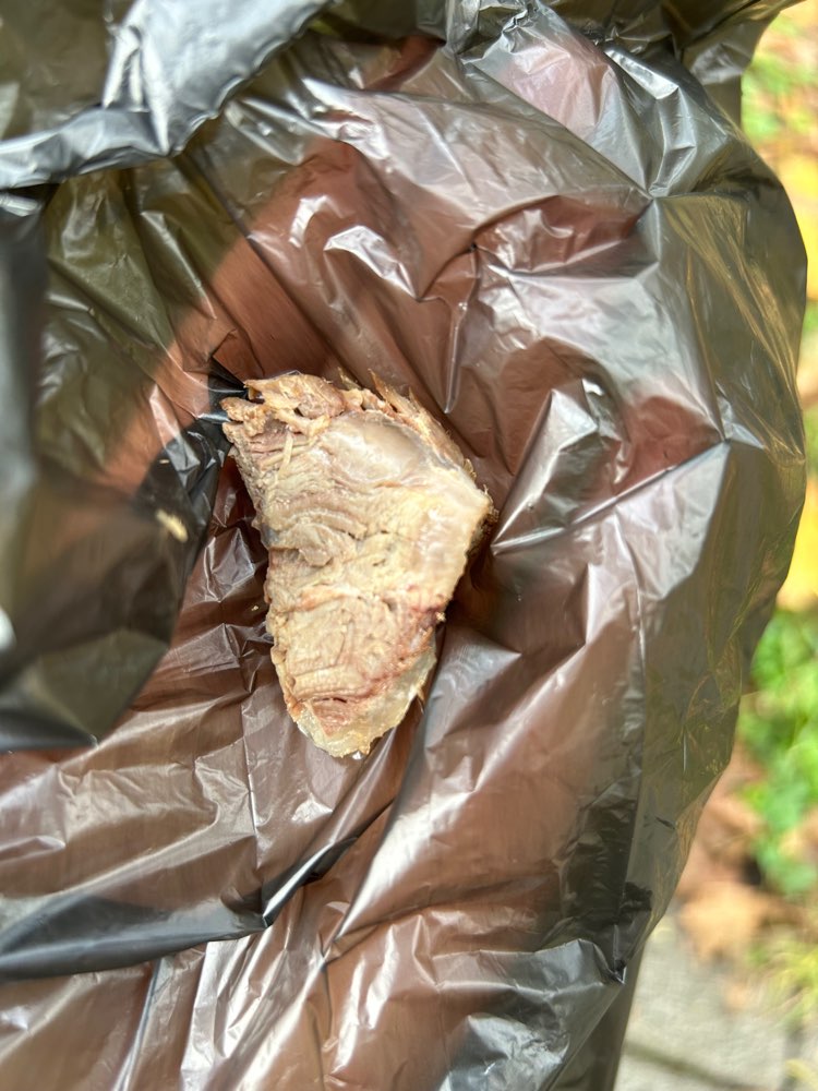 Giftköder-Fleischstücke am Salonwald-Profilbild