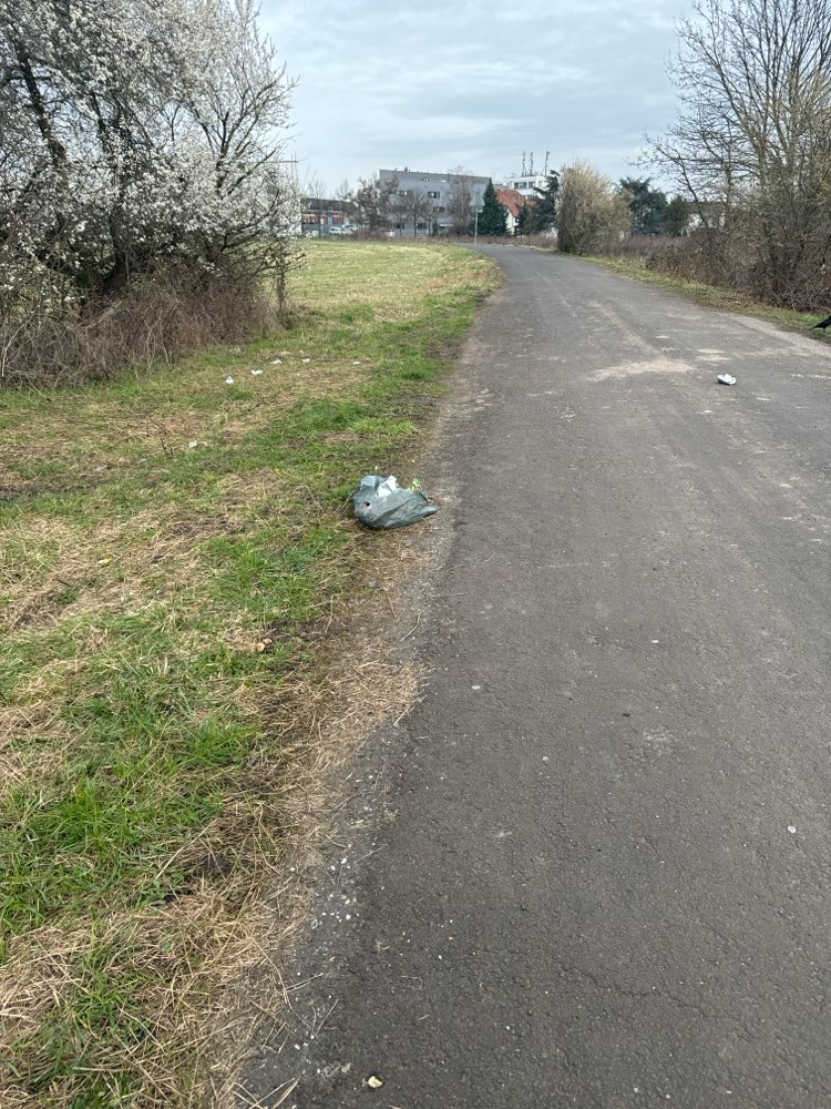 Giftköder-Müll auf den Gehweg-Profilbild