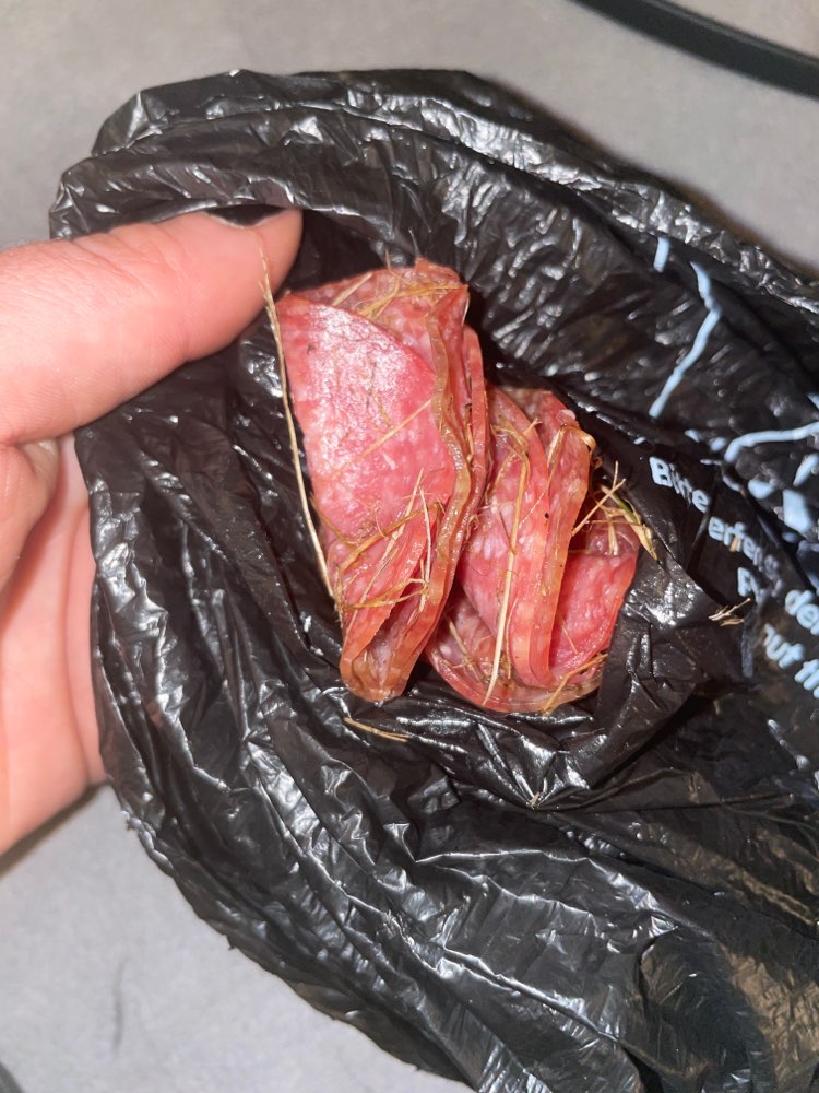 Giftköder-Salami und gemähter Wiese eingewickelt-Profilbild