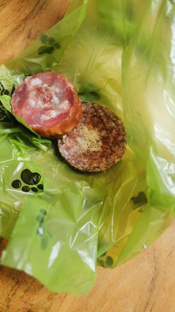 Giftköder-Wurststücke mit weißen Pulver-Profilbild