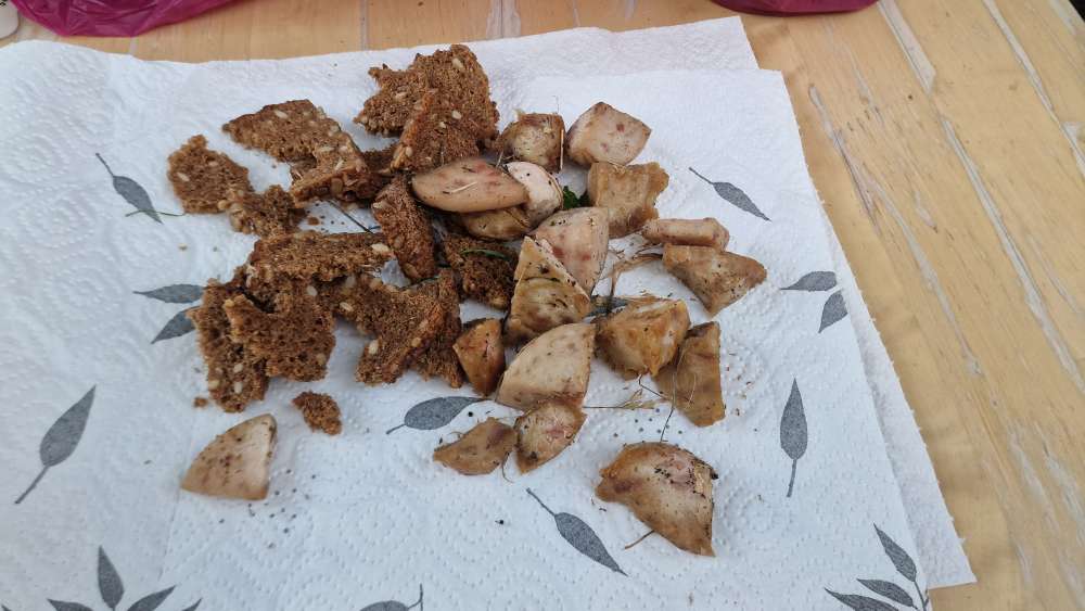 Giftköder-Wurststücke und Brot-Profilbild