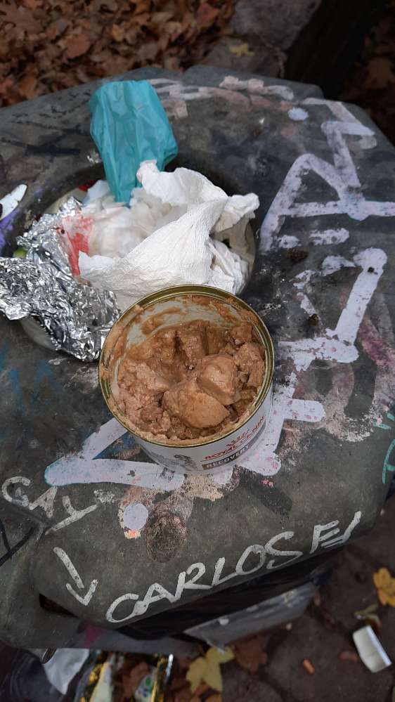 Giftköder-Hundefutter Dose im Gebüsch-Profilbild