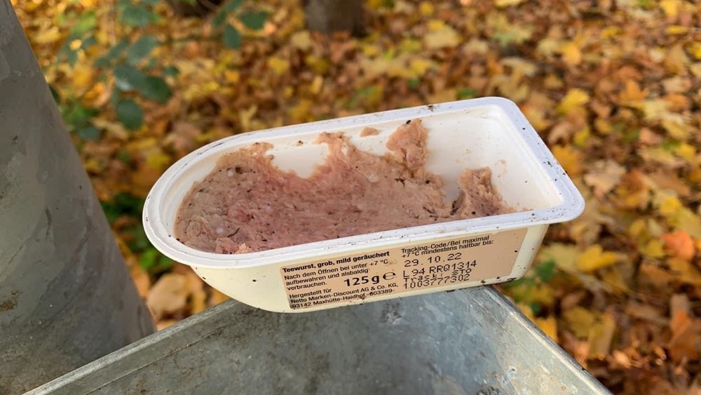 Giftköder-Teewurstdose unter Laub/ Gift?-Profilbild