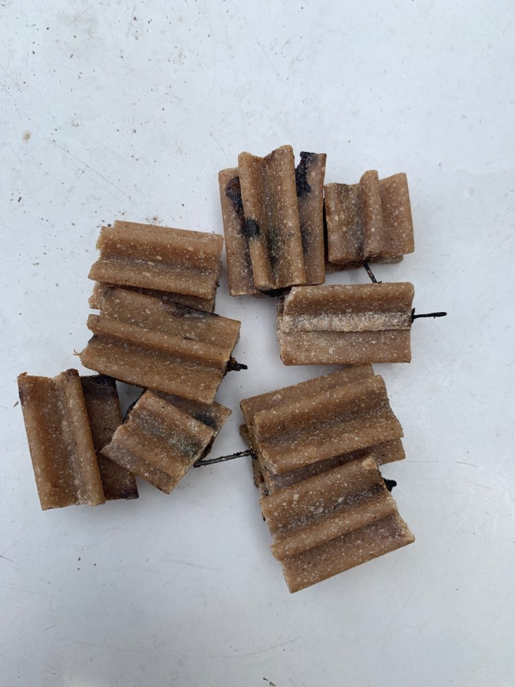 Giftköder-Kaustangen gespickt mit Metall-Profilbild