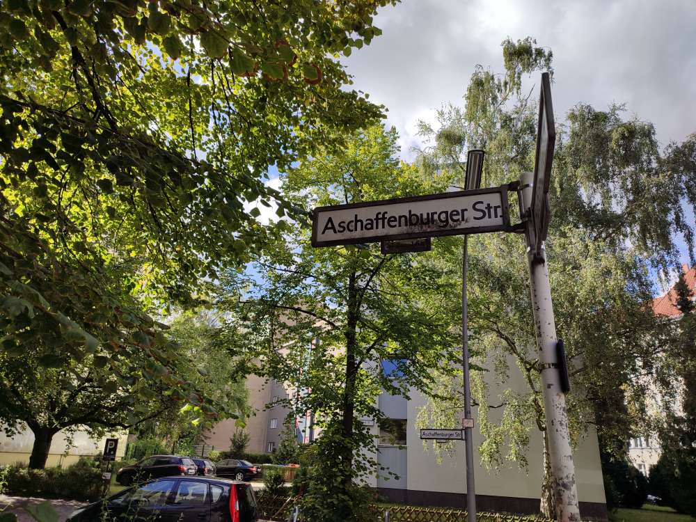 Giftköder-Leckerlis am Baum/ Gebüsch-Profilbild