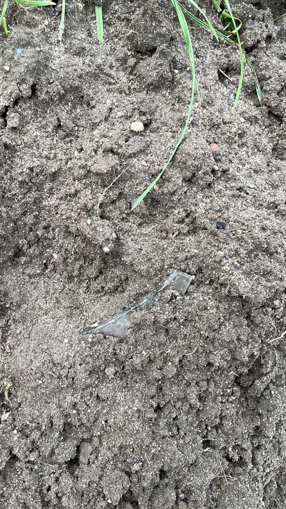 Giftköder-Glasscherben in Maulwurfshügel-Profilbild