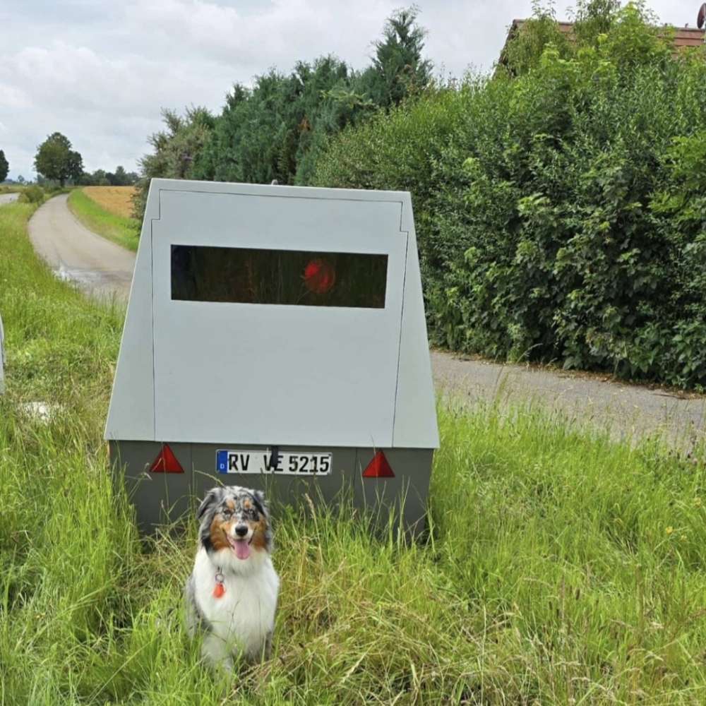 Blitzer Anhänger, Säule, Kasten Banner