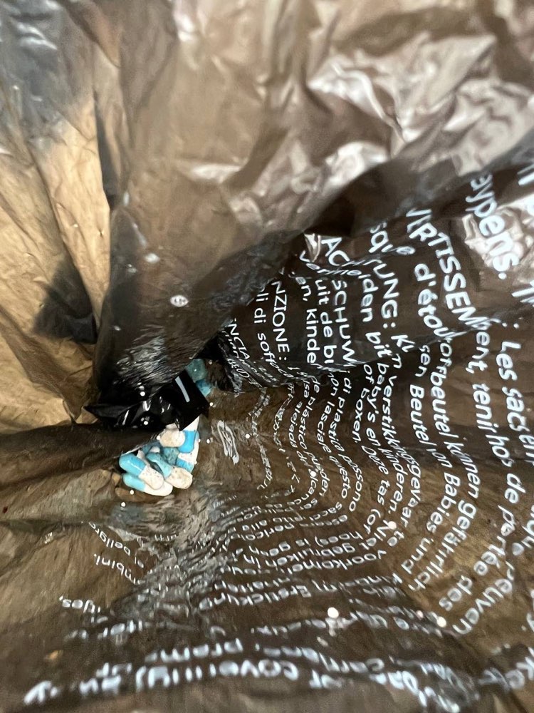 Giftköder-Tabletten auf dem Gehweg-Profilbild