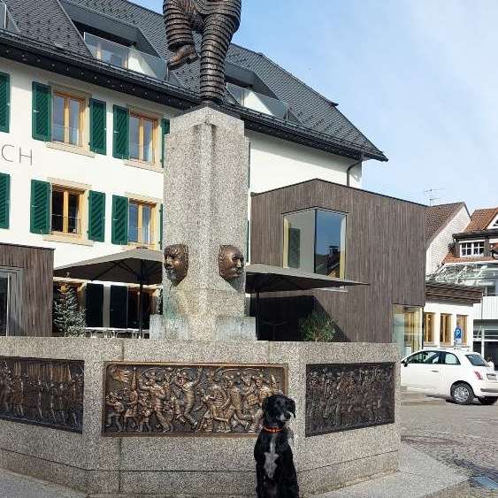 Dogorama Photo Challenge: dein Hund mit einem typischen Merkmal eurer Heimatstadt Banner